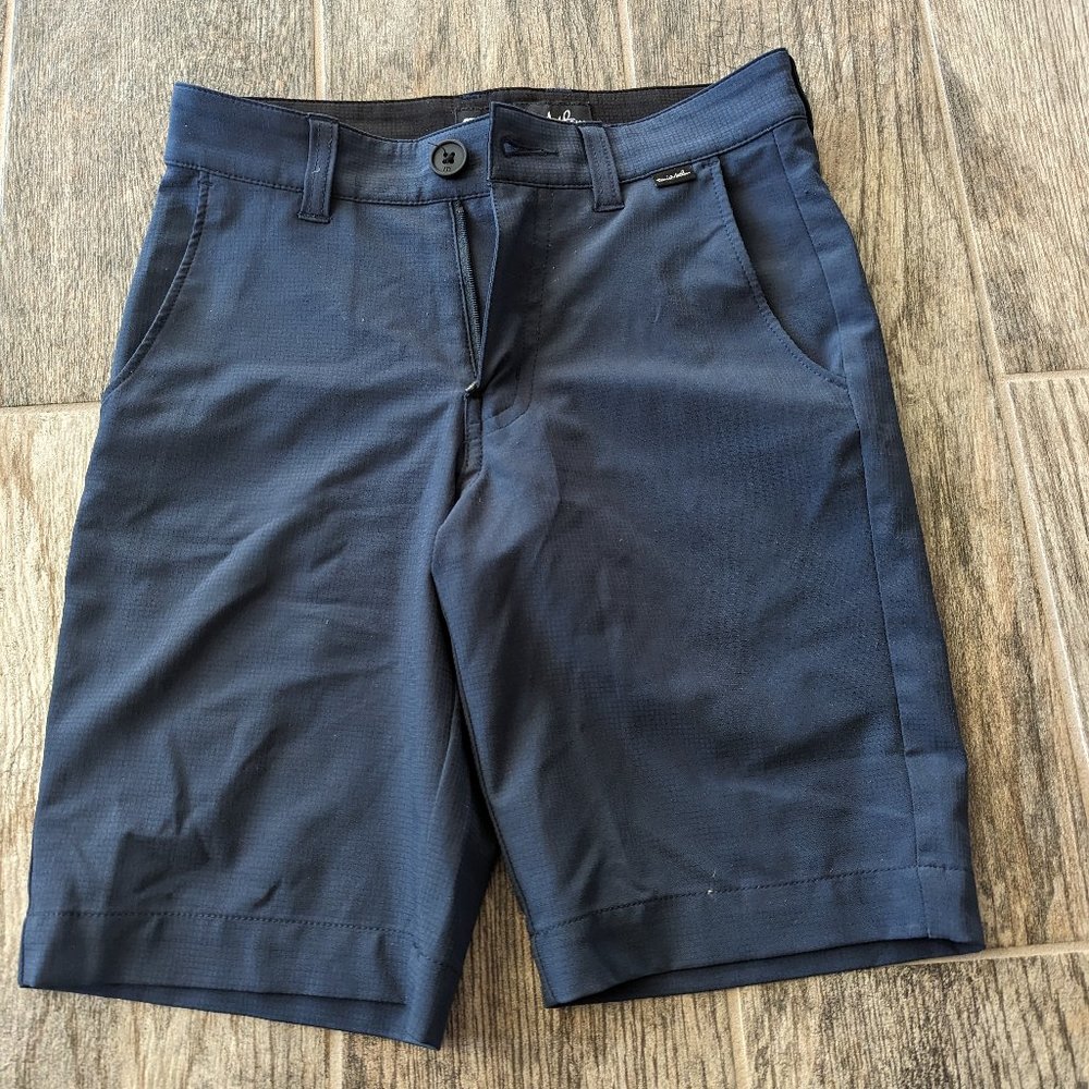 Travis Mathew boys golf shorts size 8 excellent condition